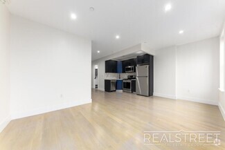 Building Photo - Stunning Spacious New 2 Bed with Roof Deck...