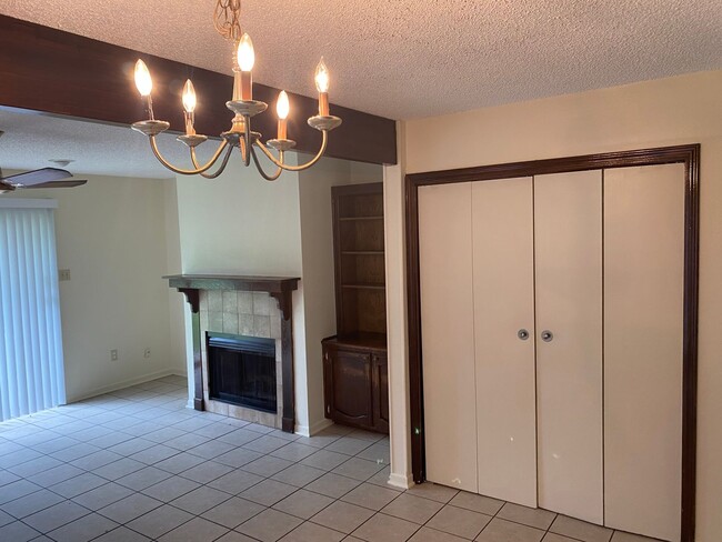 Building Photo - 3218 Toulon Dr