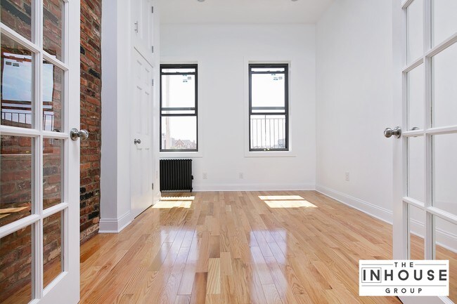 Building Photo - 160 Wyckoff Ave