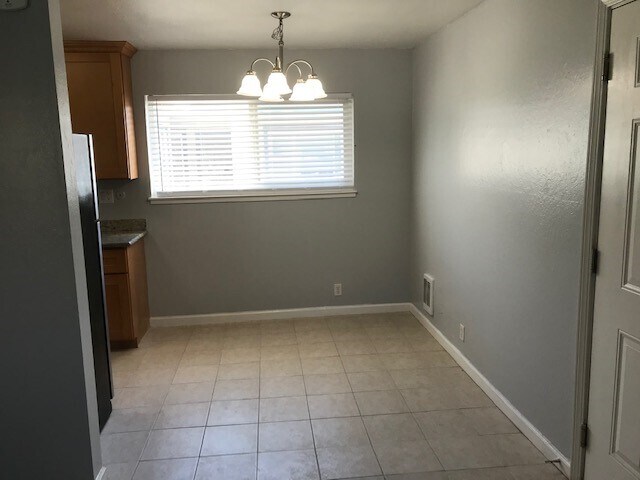 Building Photo - 1136 Paloma Ave