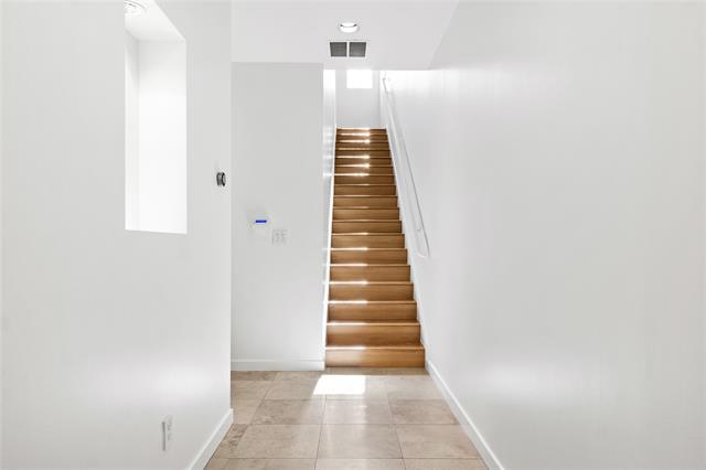 Building Photo - 4022 Travis St