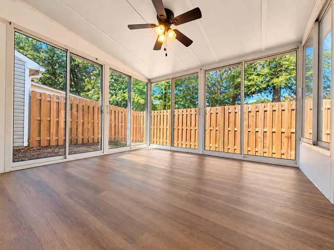Building Photo - 126 Thorn Tree Ln