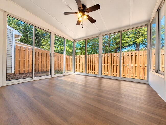 Foto del edificio - 126 Thorn Tree Ln