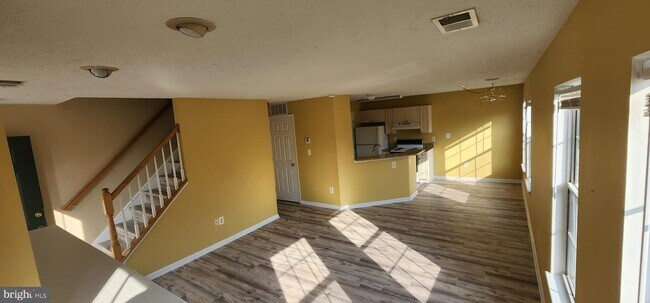 Foto del edificio - 8015 Lantern Ct