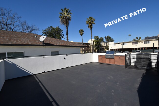 Foto del edificio - 5220-26 Radford Avenue