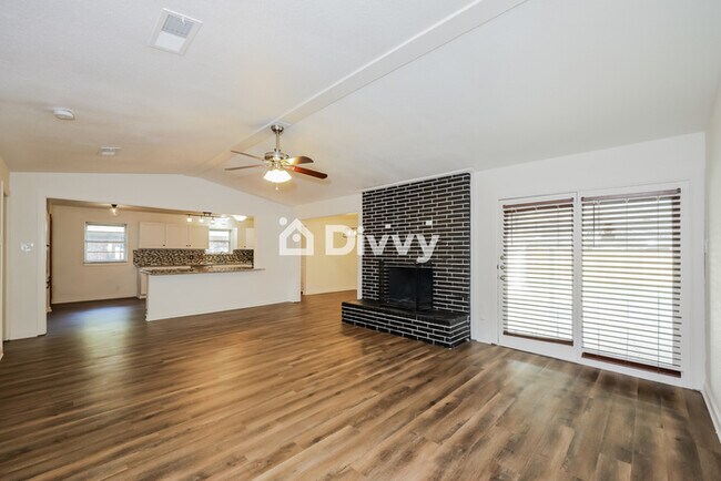 Building Photo - 1017 Locust St, Benbrook, TX 76126
