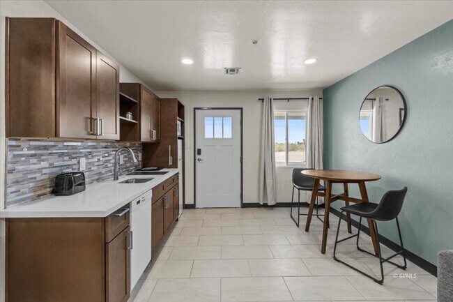 Foto del edificio - 1879 W Peppertree Dr