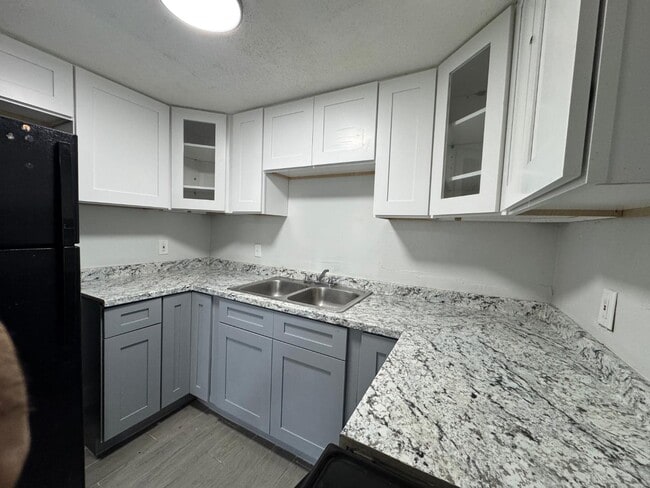 Building Photo - 13701 N 21st St