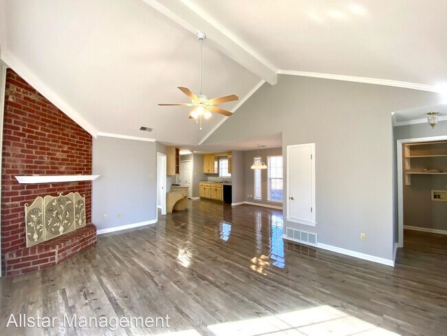 Foto del edificio - 2 br, 2 bath House - 6895 Hamilton Circle S