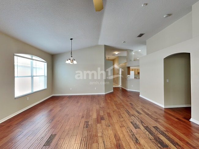 Foto del edificio - 7029 Monarch Park Dr