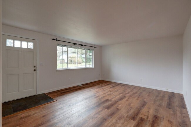 Foto del edificio - Charming 3 Bedroom/1 Bath Kirkland Rambler!