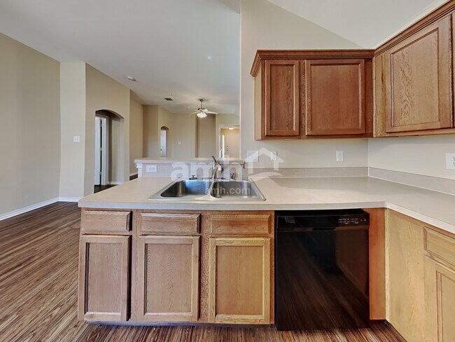 Foto del edificio - 3013 Lake Side Dr