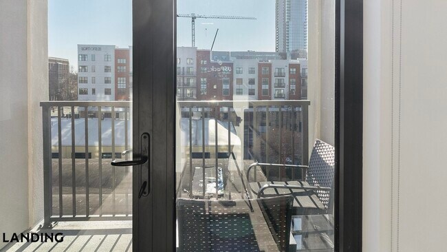 Foto del edificio - 1007 S Mint St