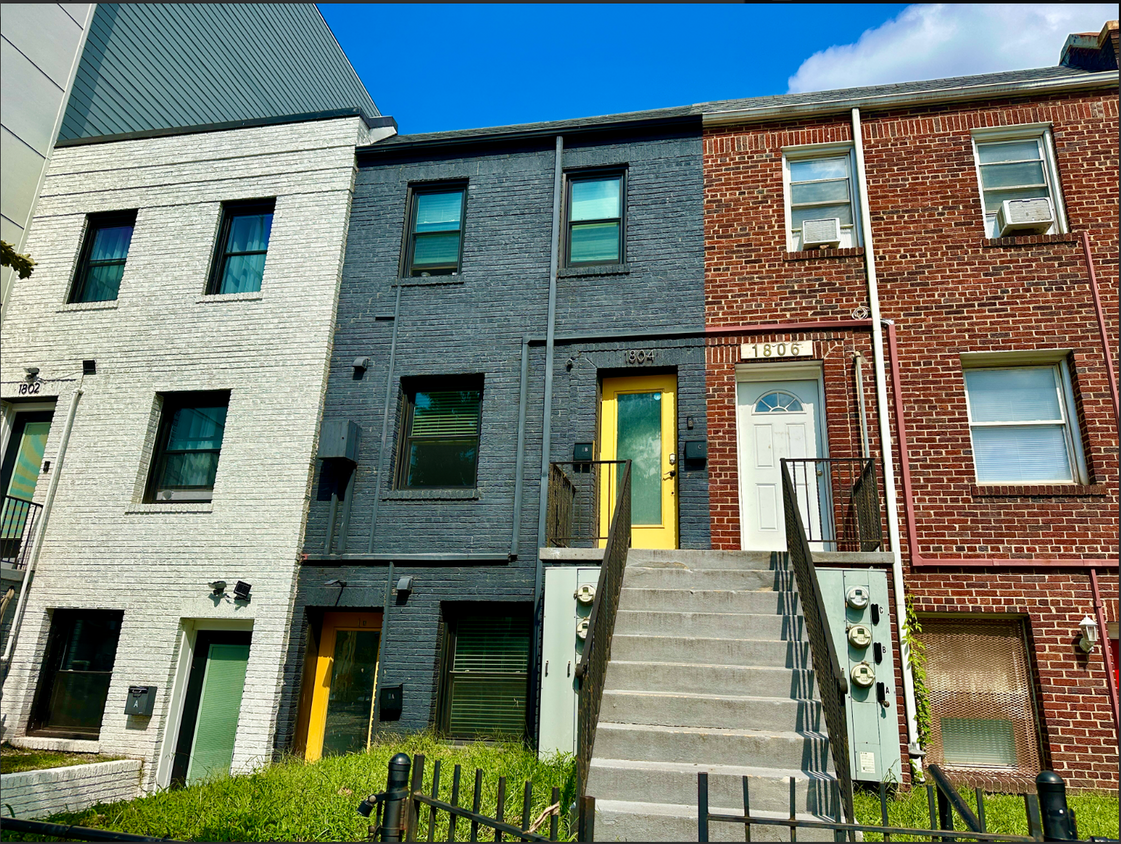 Foto principal - 1804 Benning Rd NE