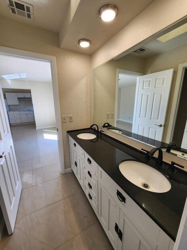 Foto del edificio - 64981 Cotton Ct