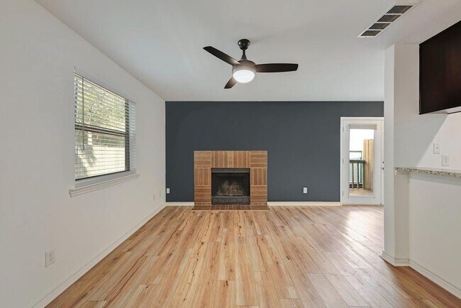 Foto del edificio - 6700 Cooper Ln