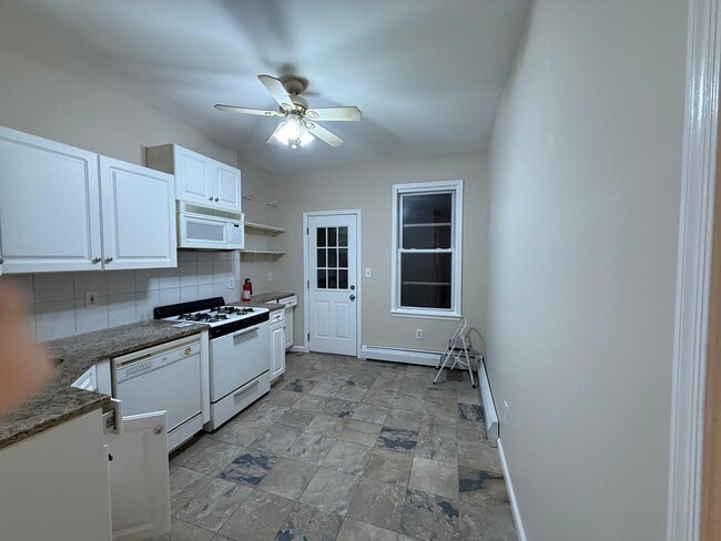 Building Photo - 424 Kennedy Blvd