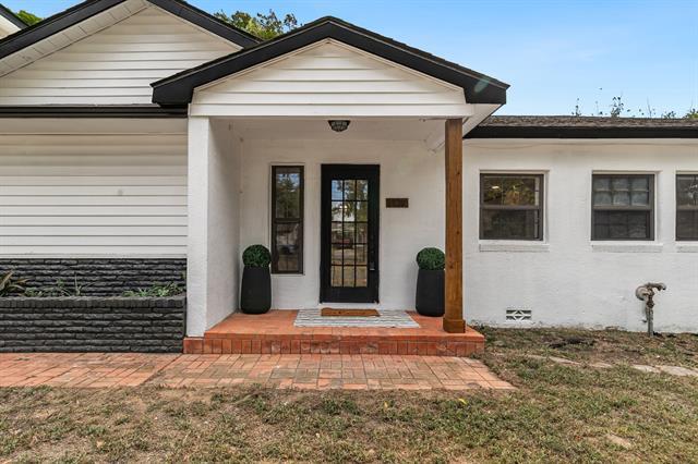 Building Photo - 2038 Avon Dr