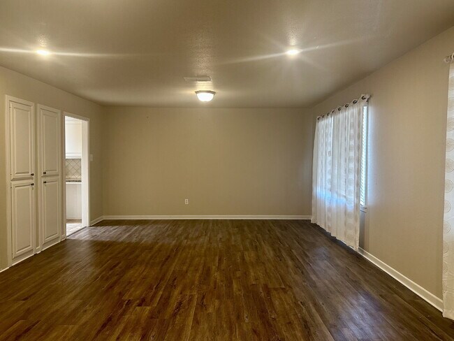 Foto del edificio - Spacious 4 bed 3 bath home!