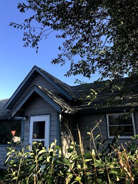 Charming 3 bedroom 1 bath older home downtown Coulee City. Fenced lot with plenty of parking, carport and small storage shed. Renovated in 2019 ready for a new family!.. - 101 West Chelan Ave