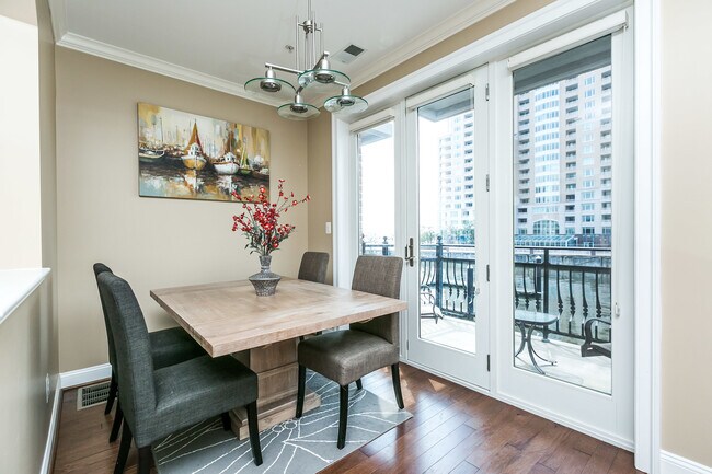 Building Photo - 639 Ponte Villas S