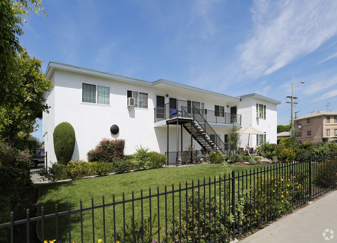 Primary Photo - 10901 Jefferson Blvd