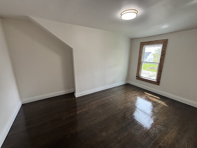 Building Photo - 621 W 44th Pl