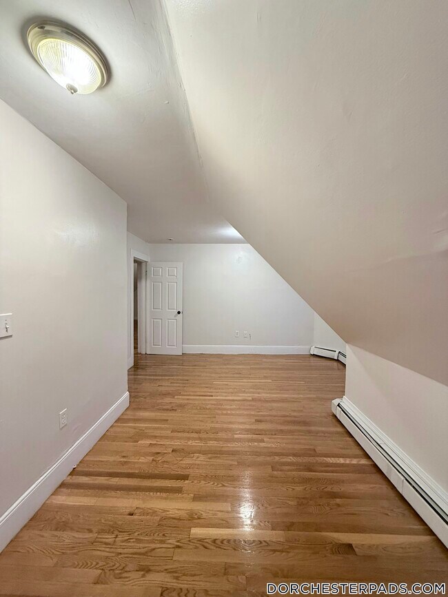 Building Photo - 66 Millet St