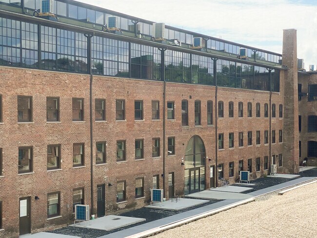 Building Photo - 70 Johnes St