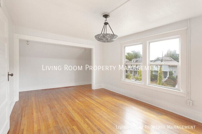 Building Photo - Classic Portland Craftsman w/ Central Air ...
