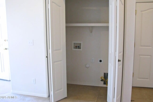 Building Photo - 8371 E Stevens Dr