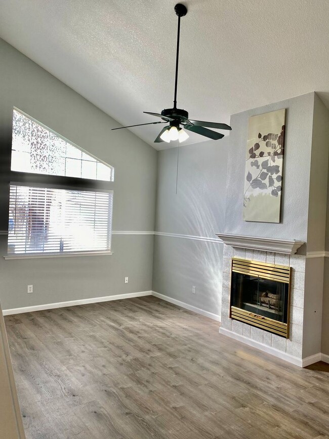Building Photo - 3 br, 2 bath House - 5786 W Ellery Ave