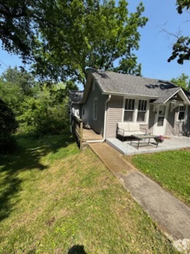Building Photo - 301 Grandview St