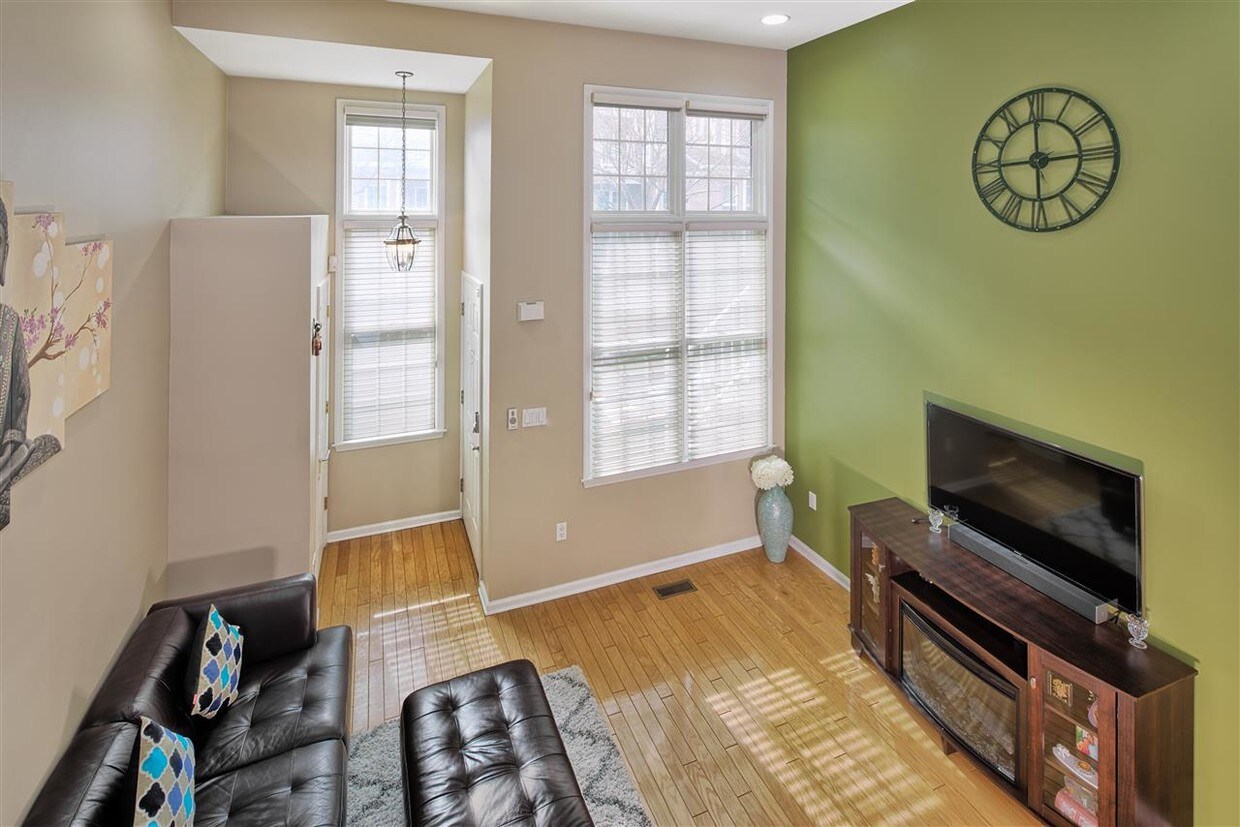 Foto principal - 359 Oswego Ct