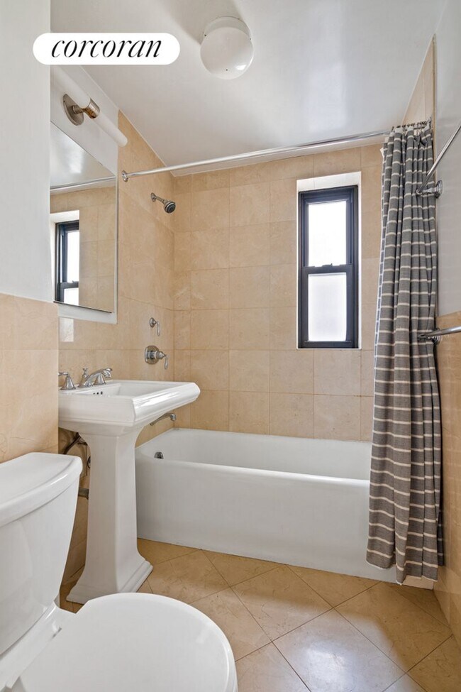 Foto del edificio - 245 E 72nd St