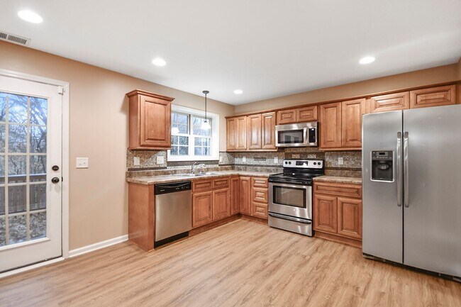 Foto del edificio - Pet Friendly Three Bedroom!