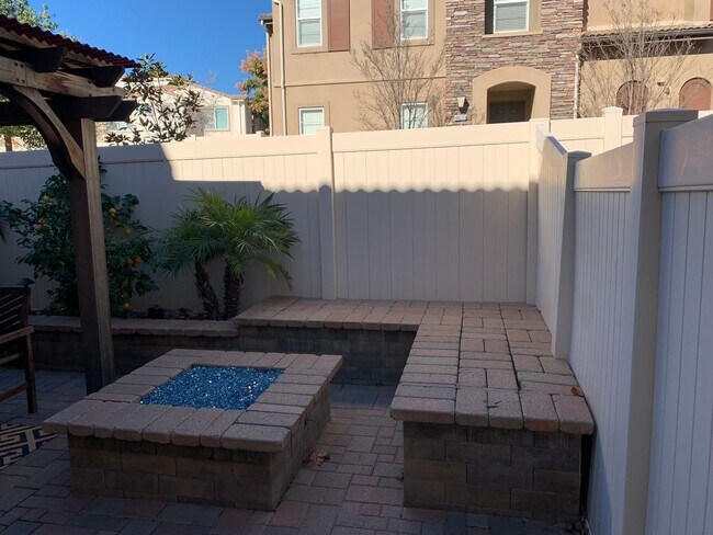 Foto del edificio - 2 Bed 3 Bath Townhouse For Rent in Temecula
