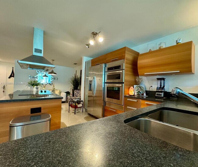 Foto del edificio - 2950 NE 188th St