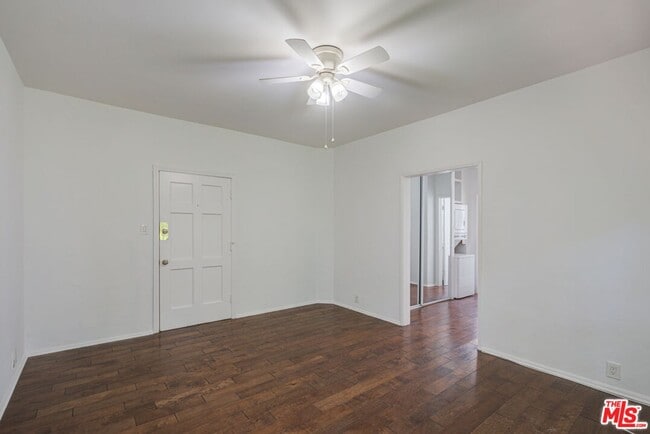 Building Photo - 963 N Doheny Dr