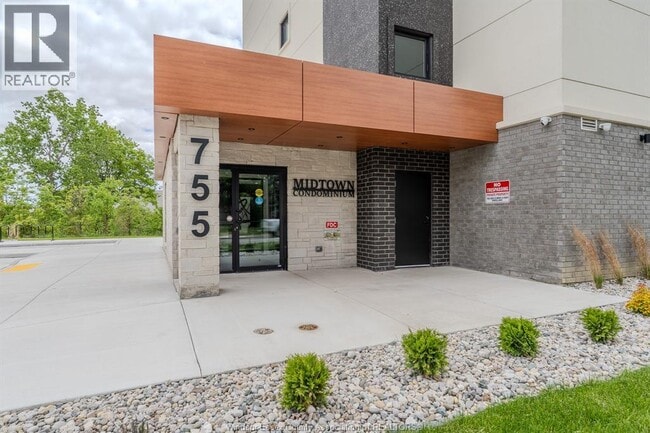 Building Photo - 705 Grand Marais Rd E