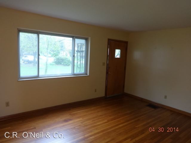 Building Photo - 144-150 E Stafford Ave