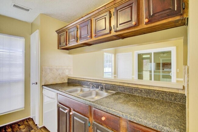 Foto del edificio - 790 Hampton Hill Ct