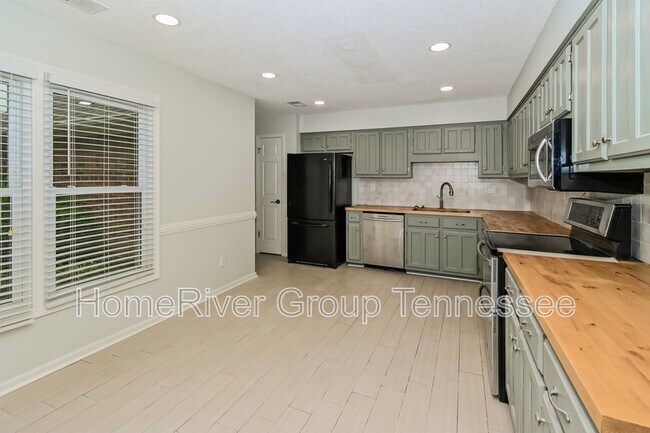 Foto del edificio - 590 Featherwind Cove N
