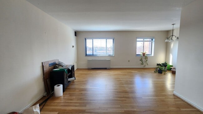 Foto del edificio - Utilities Included! Parking! Near Pentagon City Metro!