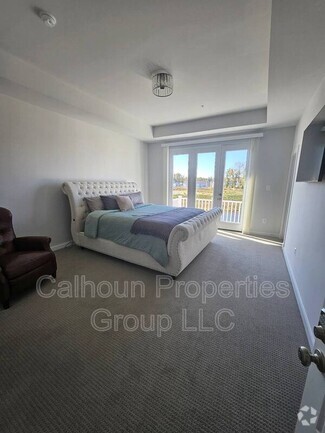 Building Photo - 605 Glenn Lk Dr