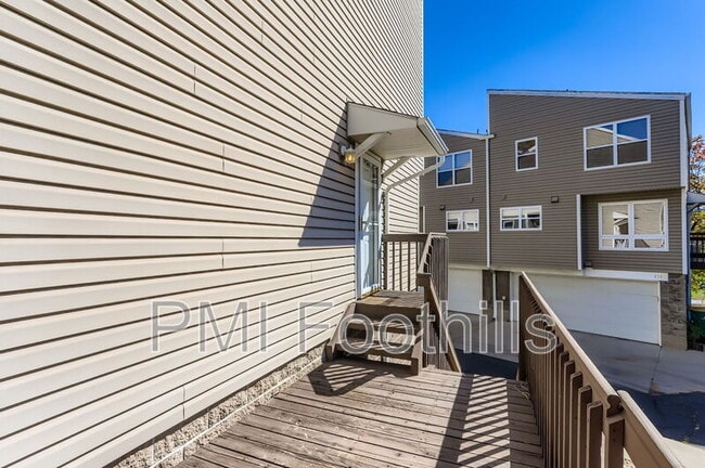 Building Photo - 1209 6th St