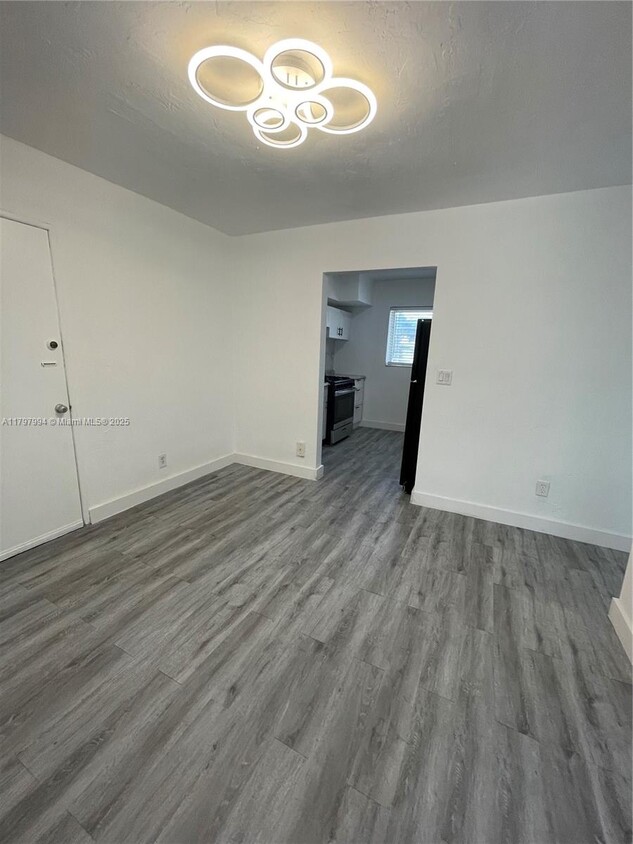 Primary Photo - 316 Surfside Blvd