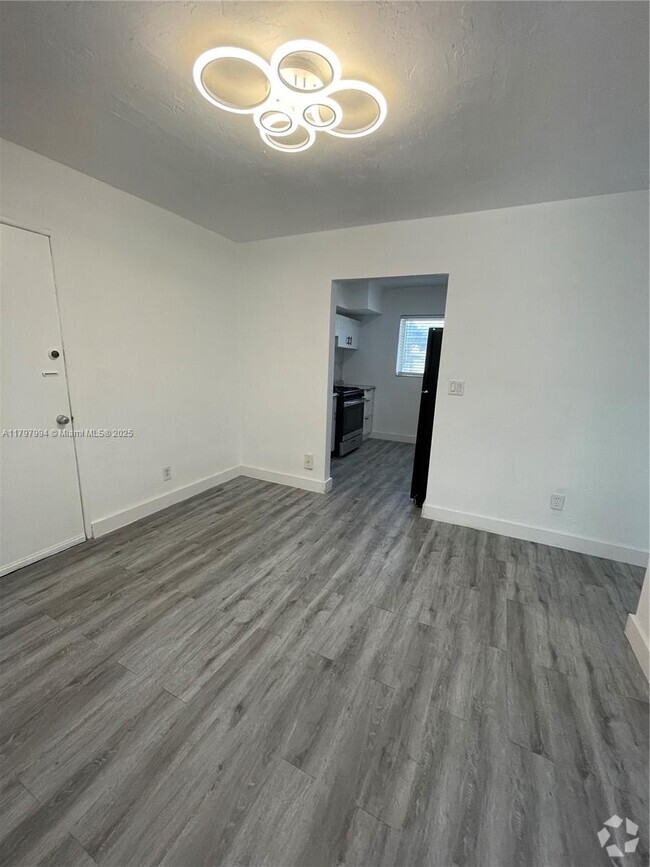 Building Photo - 316 Surfside Blvd
