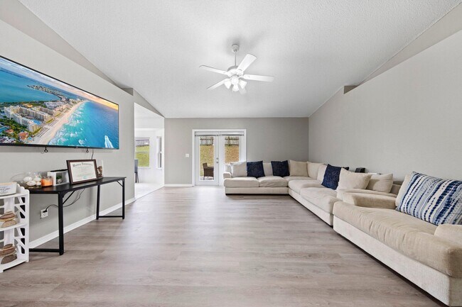 Foto del edificio - 220 Riverchase Blvd