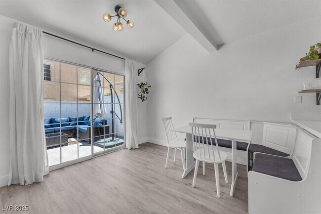 Foto del edificio - 2819 Briar Knoll Dr